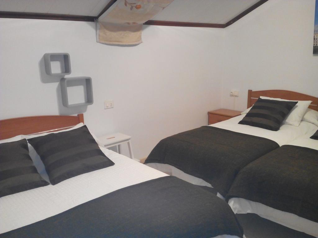 Hostal Meson Do Loyo Portomarín Quarto foto