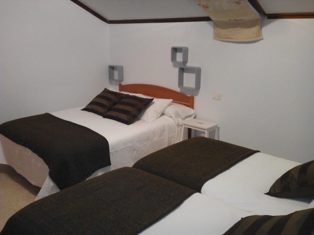 Hostal Meson Do Loyo Portomarín Quarto foto